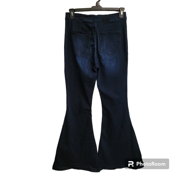 Kancan Jainey High Rise Bell Bottom Flare Leg Jeans - Picture 4 of 11